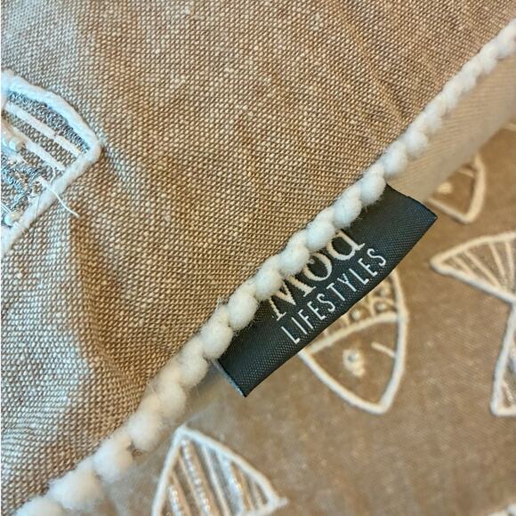 Set of 4 MOD Lifestyles Fish Embroidered Lumbar Throw Pillows Coastal Nautical - Picture 4 of 5